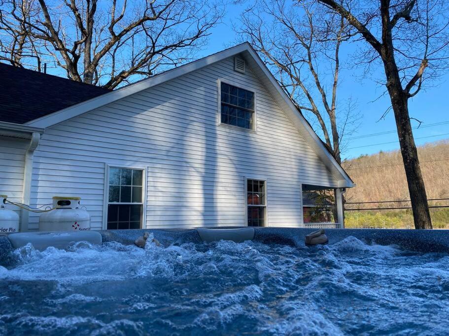 Cozy Cottage, Hot Tub, Fire Pit, 15Min To Hudson And Hiking Catskill Zewnętrze zdjęcie